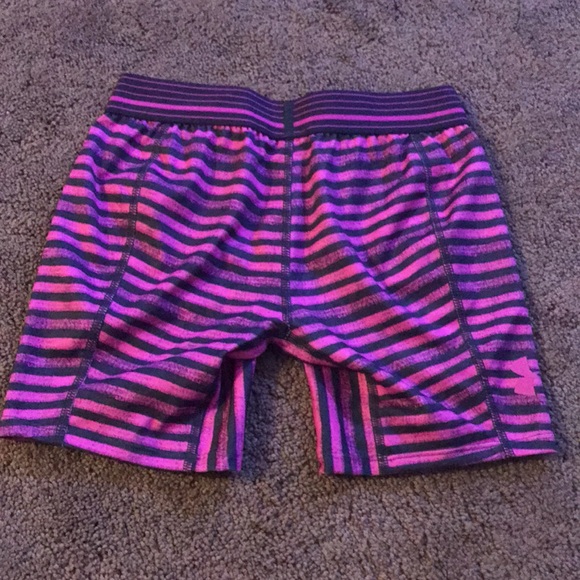Under armor biker shorts size small in kids - Picture 2 of 2